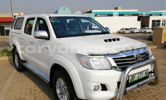 Nunua Ilio tumika Toyota Hilux White Gari ndani ya Blantyre nchini Malawi Nunua Ilio tumika Toyota Hilux White Gari ndani ya Blantyre nchini Malawi