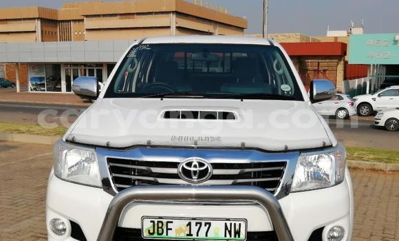 Nunua Ilio tumika Toyota Hilux White Gari ndani ya Blantyre nchini Malawi Nunua Ilio tumika Toyota Hilux White Gari ndani ya Blantyre nchini Malawi