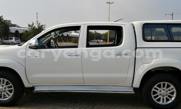 Nunua Ilio tumika Toyota Hilux White Gari ndani ya Blantyre nchini Malawi Nunua Ilio tumika Toyota Hilux White Gari ndani ya Blantyre nchini Malawi