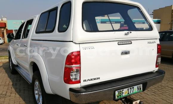 Nunua Ilio tumika Toyota Hilux White Gari ndani ya Blantyre nchini Malawi Nunua Ilio tumika Toyota Hilux White Gari ndani ya Blantyre nchini Malawi