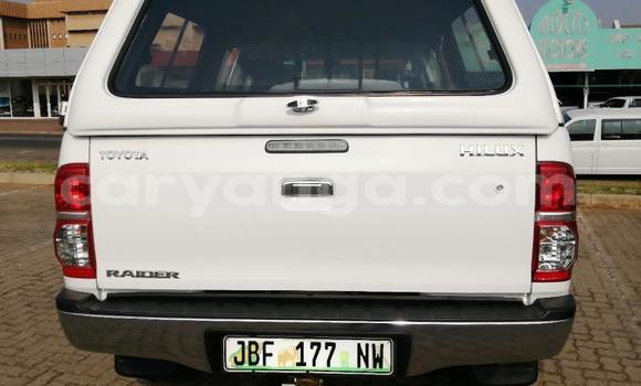 Nunua Ilio tumika Toyota Hilux White Gari ndani ya Blantyre nchini Malawi Nunua Ilio tumika Toyota Hilux White Gari ndani ya Blantyre nchini Malawi