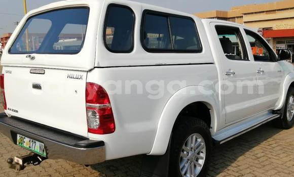 Nunua Ilio tumika Toyota Hilux White Gari ndani ya Blantyre nchini Malawi Nunua Ilio tumika Toyota Hilux White Gari ndani ya Blantyre nchini Malawi