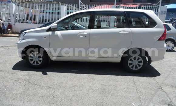 Buy Used Toyota Avanza White Car in Balaka in Balaka