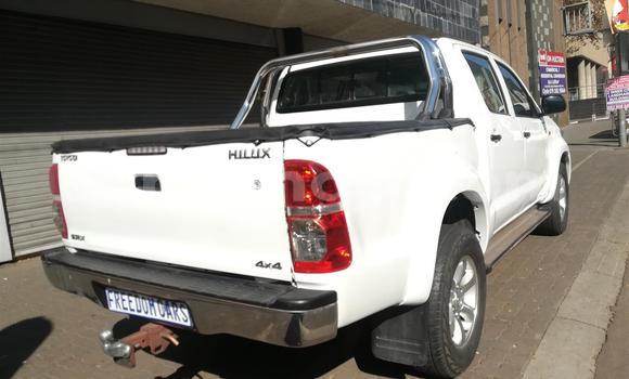 Buy Used Toyota Hilux White Car in Chikwawa in Chikwawa Buy Used Toyota Hilux White Car in Chikwawa in Chikwawa