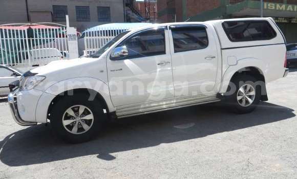 Buy Used Toyota Hilux White Car in Balaka in Balaka Buy Used Toyota Hilux White Car in Balaka in Balaka