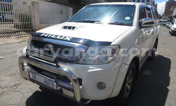 Buy Used Toyota Hilux White Car in Balaka in Balaka Buy Used Toyota Hilux White Car in Balaka in Balaka