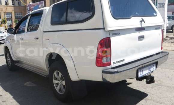 Buy Used Toyota Hilux White Car in Balaka in Balaka Buy Used Toyota Hilux White Car in Balaka in Balaka