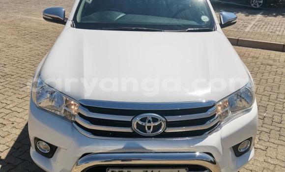 Nunua Ilio tumika Toyota Hilux White Gari ndani ya Blantyre nchini Malawi Nunua Ilio tumika Toyota Hilux White Gari ndani ya Blantyre nchini Malawi