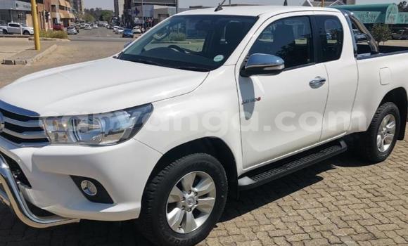 Nunua Ilio tumika Toyota Hilux White Gari ndani ya Blantyre nchini Malawi Nunua Ilio tumika Toyota Hilux White Gari ndani ya Blantyre nchini Malawi