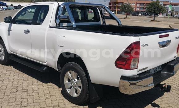 Nunua Ilio tumika Toyota Hilux White Gari ndani ya Blantyre nchini Malawi Nunua Ilio tumika Toyota Hilux White Gari ndani ya Blantyre nchini Malawi