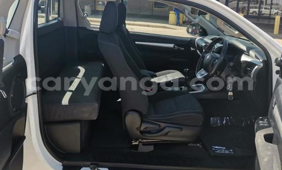 Nunua Ilio tumika Toyota Hilux White Gari ndani ya Blantyre nchini Malawi Nunua Ilio tumika Toyota Hilux White Gari ndani ya Blantyre nchini Malawi