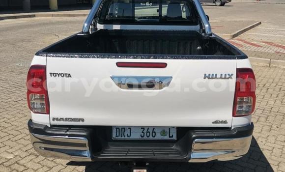 Nunua Ilio tumika Toyota Hilux White Gari ndani ya Blantyre nchini Malawi Nunua Ilio tumika Toyota Hilux White Gari ndani ya Blantyre nchini Malawi