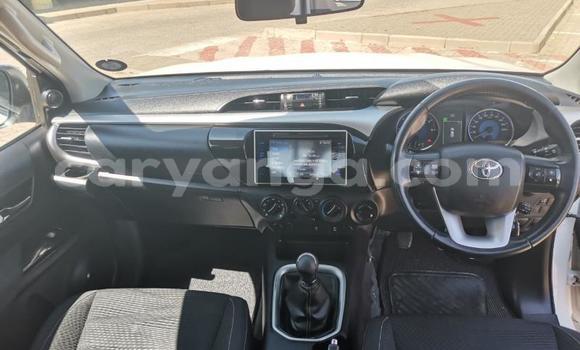 Nunua Ilio tumika Toyota Hilux White Gari ndani ya Blantyre nchini Malawi Nunua Ilio tumika Toyota Hilux White Gari ndani ya Blantyre nchini Malawi