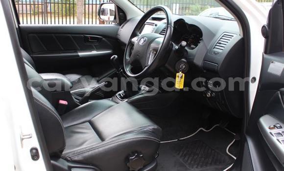 Nunua Ilio tumika Toyota Hilux White Gari ndani ya Blantyre nchini Malawi Nunua Ilio tumika Toyota Hilux White Gari ndani ya Blantyre nchini Malawi