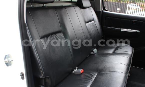 Nunua Ilio tumika Toyota Hilux White Gari ndani ya Blantyre nchini Malawi Nunua Ilio tumika Toyota Hilux White Gari ndani ya Blantyre nchini Malawi