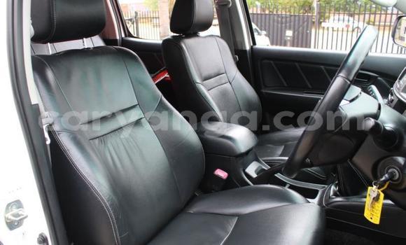 Nunua Ilio tumika Toyota Hilux White Gari ndani ya Blantyre nchini Malawi Nunua Ilio tumika Toyota Hilux White Gari ndani ya Blantyre nchini Malawi