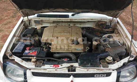 Nunua Ilio tumika Mitsubishi Pajero White Gari ndani ya Lilongwe nchini Malawi Nunua Ilio tumika Mitsubishi Pajero White Gari ndani ya Lilongwe nchini Malawi