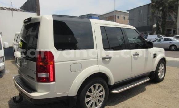 Buy Used Land Rover Discovery White Car in Lilongwe in Malawi Buy Used Land Rover Discovery White Car in Lilongwe in Malawi